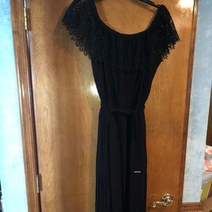 NWT ✨ Black lace off the shoulder maxi dress